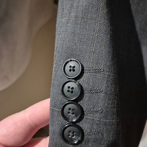 Stafford Men's Stretch Windowpane 2 Piece Classic Fit Wool Suit - Picture 7 of 9